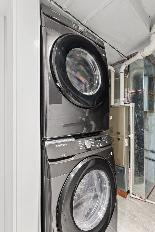 Building Photo - 3934 N Sawyer Ave