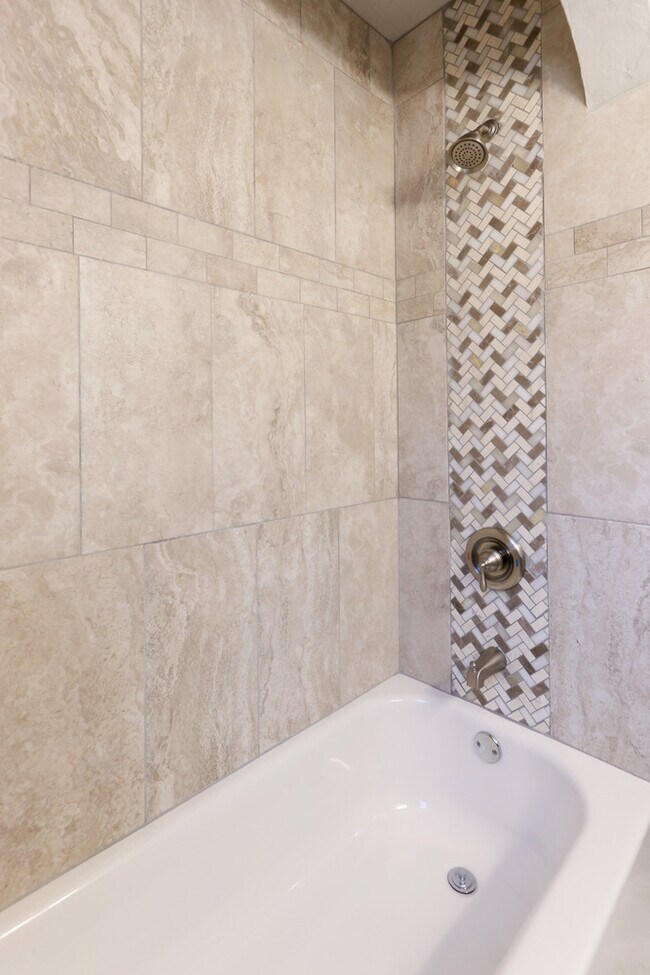 Building Photo - Charming 3-bedroom, 1-bathroom house - Available now!