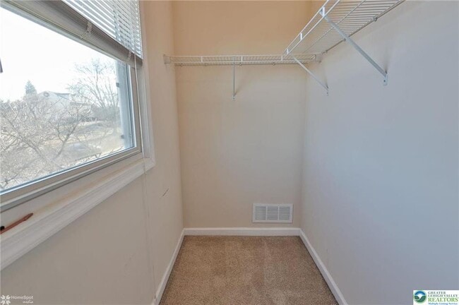 Building Photo - 2811 Kingsview Ave