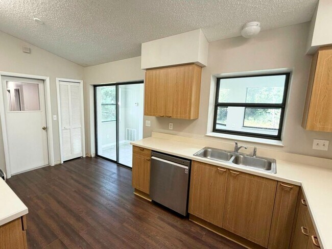 Building Photo - 38 Berkshire Ln