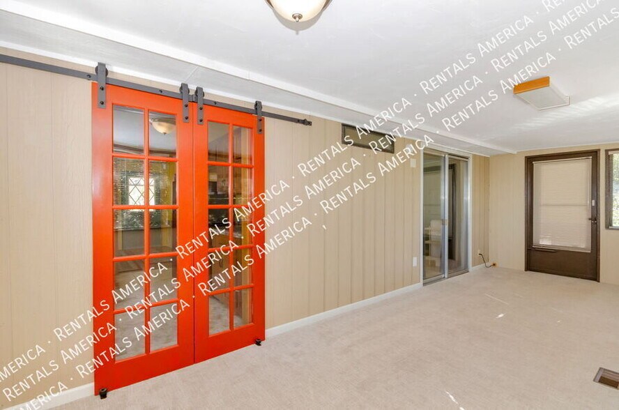 Building Photo - 10684 N Stromboli Ave