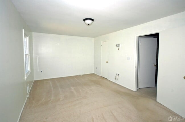 Building Photo - 48 Astor Ct