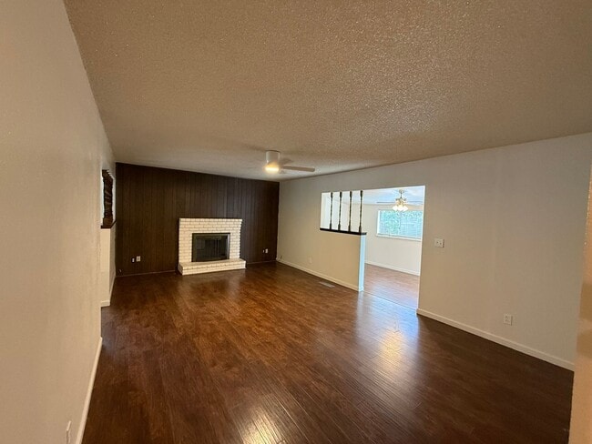 Building Photo - 3-bedroom single story in the heart of Tur...