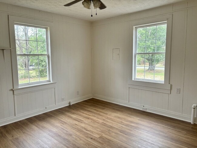 Building Photo - 513 Hoke St