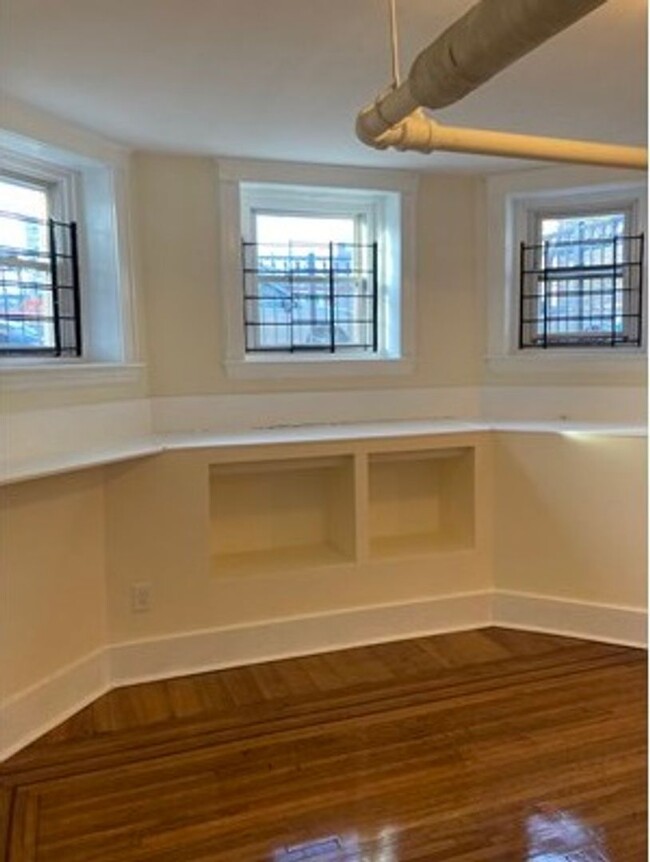 Building Photo - Brighton 4 Bed Available now