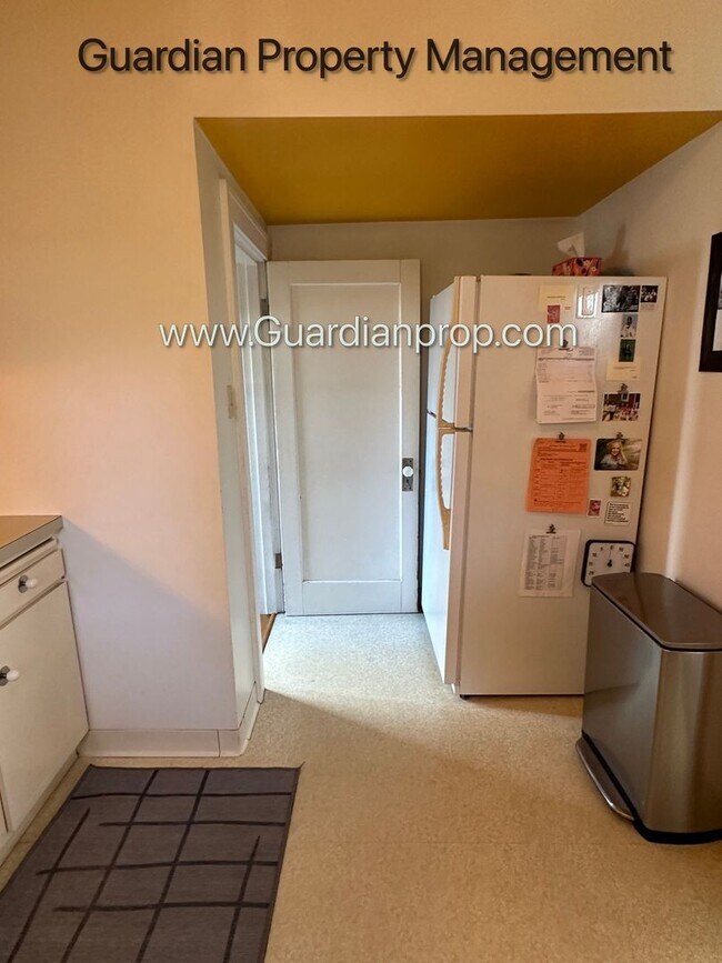 Building Photo - Lake is the Isles Single Family Home, 2 Car Garage, Dishwasher, Fenced Yard