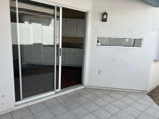 Building Photo - 15822 N 5th Ave