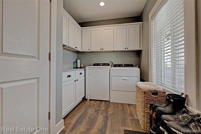 Building Photo - 15 South St