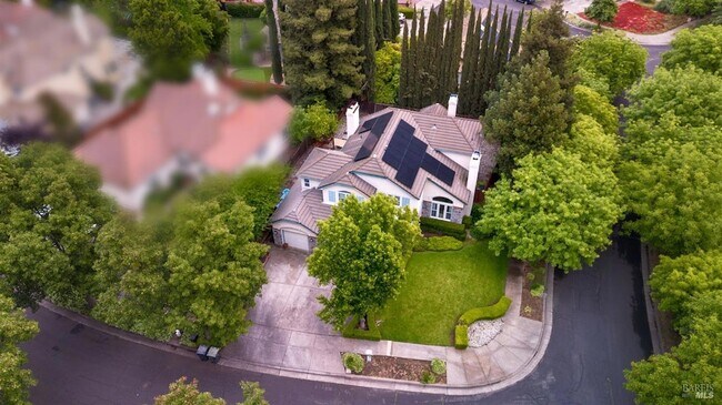 Building Photo - 3500 Crownridge Dr