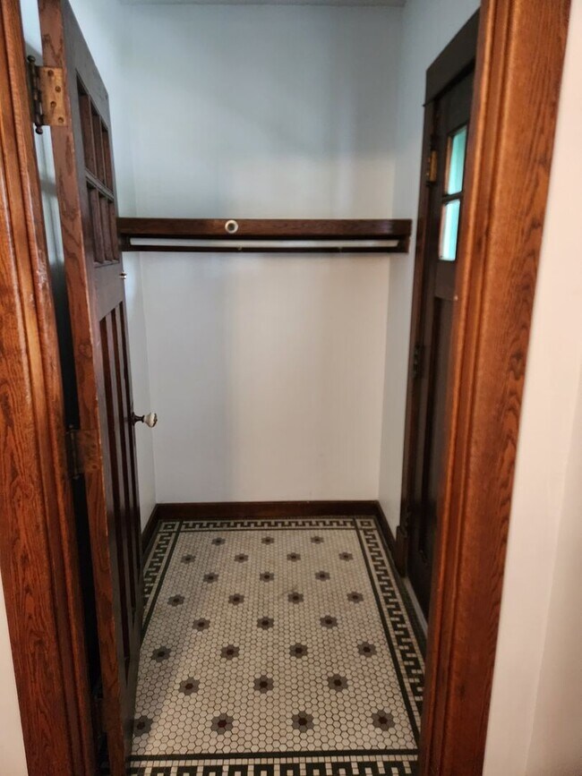 Building Photo - 524 N 50th St