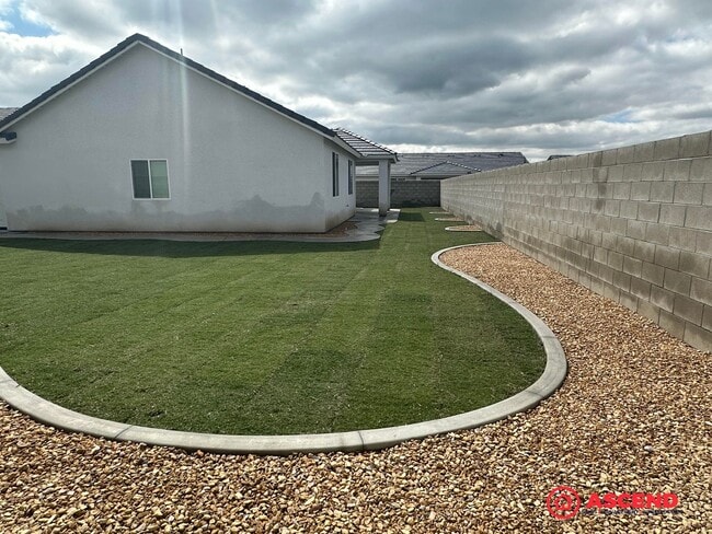 Building Photo - Stunning 4-Bedroom Home!