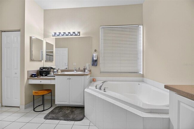 Building Photo - 15802 Cobble Mill Dr