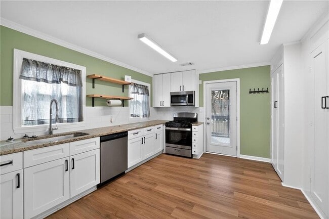 Building Photo - 871 Hargis St SE