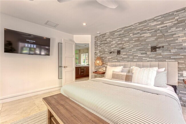 Building Photo - 268 Imperial Ln