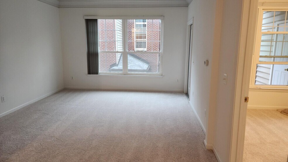 Building Photo - 1600 Spring Gate Dr