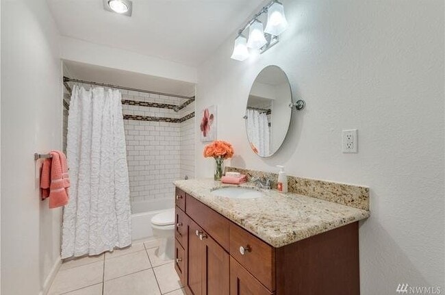 Building Photo - Modern Updated large Bellevue 2bd 2bath Condo!
