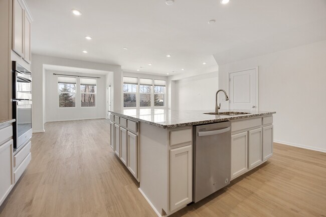 Building Photo - 537 Watercress Dr