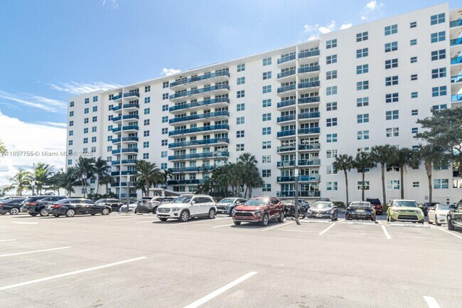 Building Photo - 7501 E Treasure Dr