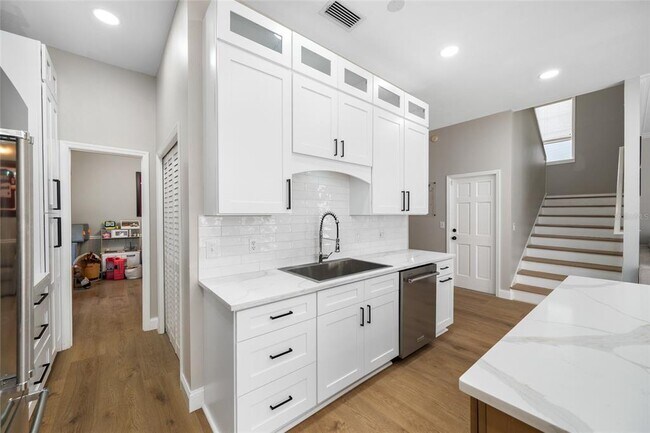 Building Photo - 2808 Southpointe Ln