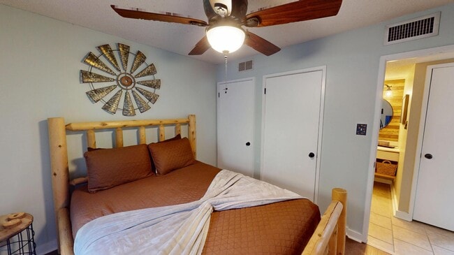 Building Photo - 1081 Cove Rd