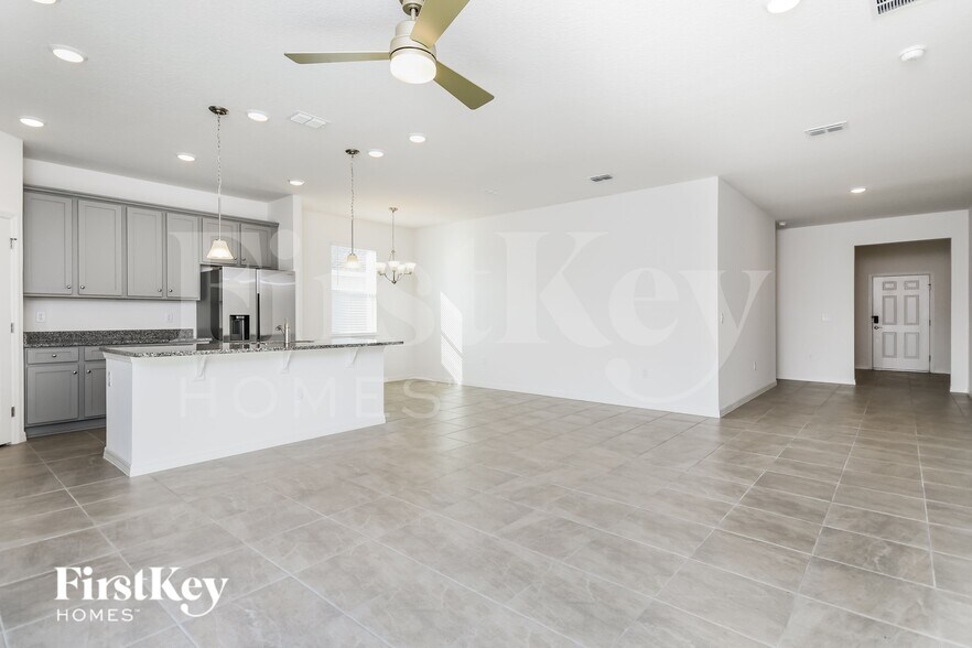 Building Photo - 609 Crown Rose Dr