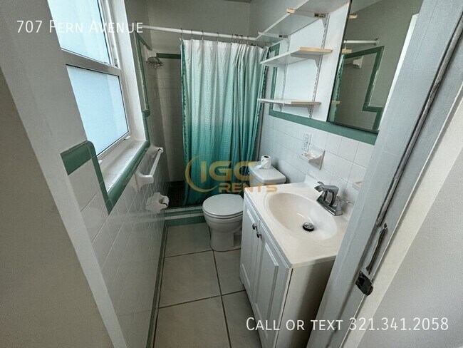 Building Photo - 707 Fern Ave