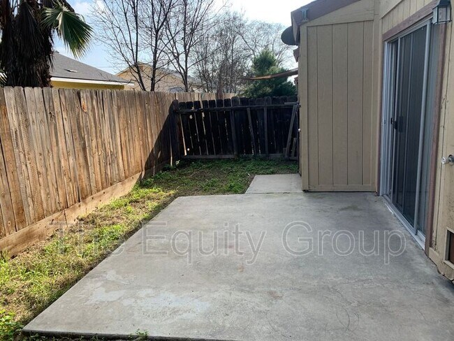 Building Photo - 3928 W Meadow Ave