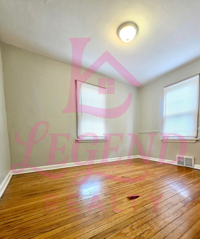 Building Photo - Charming 2-bedroom, 1-bath home with detached garage!