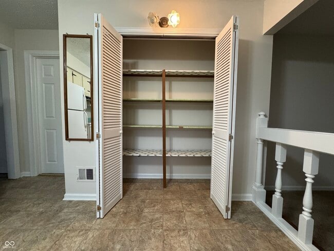 Building Photo - 488 Orchardview Dr