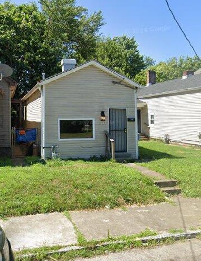 Building Photo - 1792 W Gaulbert Ave