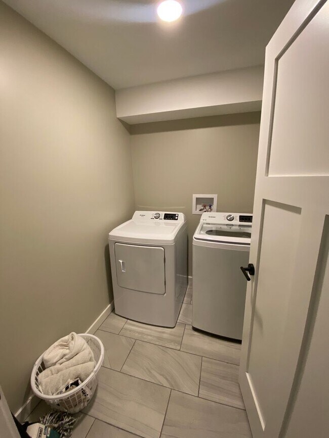 Building Photo - Corporate Housing