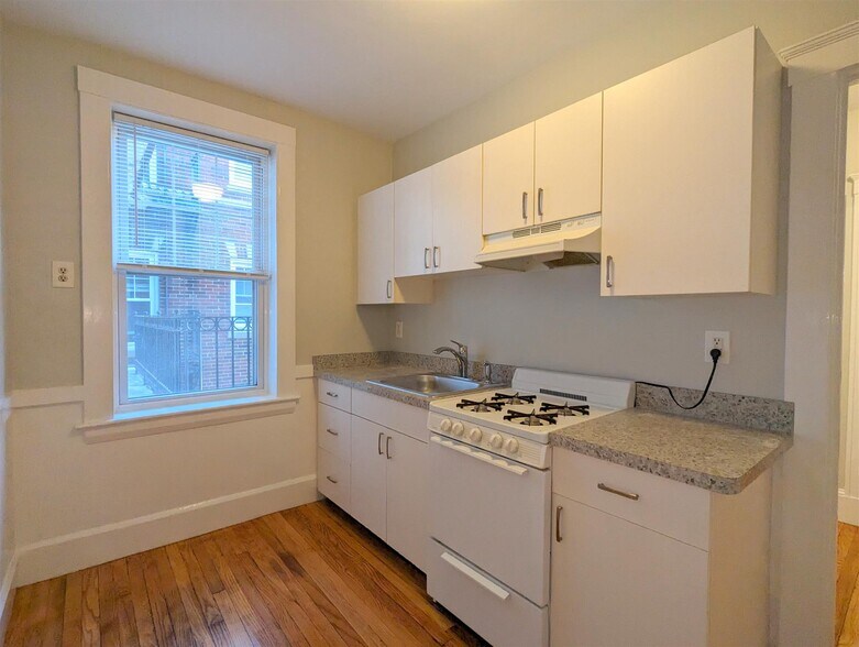 Building Photo - 153 Summer St