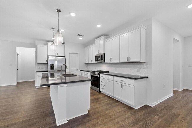 Building Photo - 1204 Purple Martin Dr
