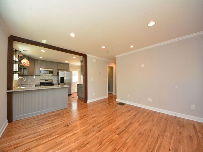 open floor plan living/kitchen - 833 United Ave SE