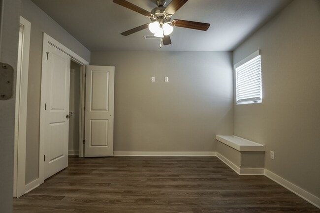 Building Photo - 4 Bedroom 3.5 bath home in Fayetteville!