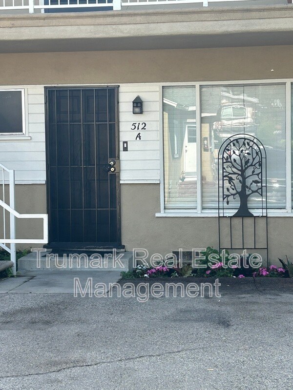 Building Photo - 512 Irving Ave