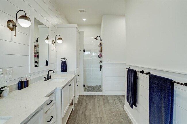 Building Photo - 2611 Tannehill Dr