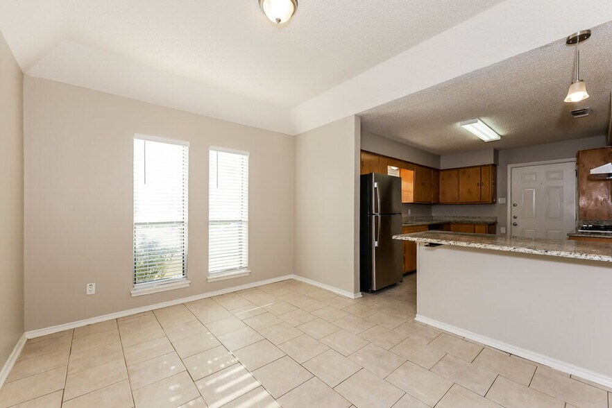 Building Photo - 806 Cherlyne Dr