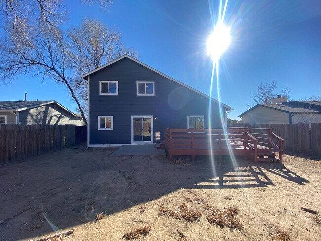 Building Photo - Nice 3 Bedroom 2 Story Home Close to Ft Ca...