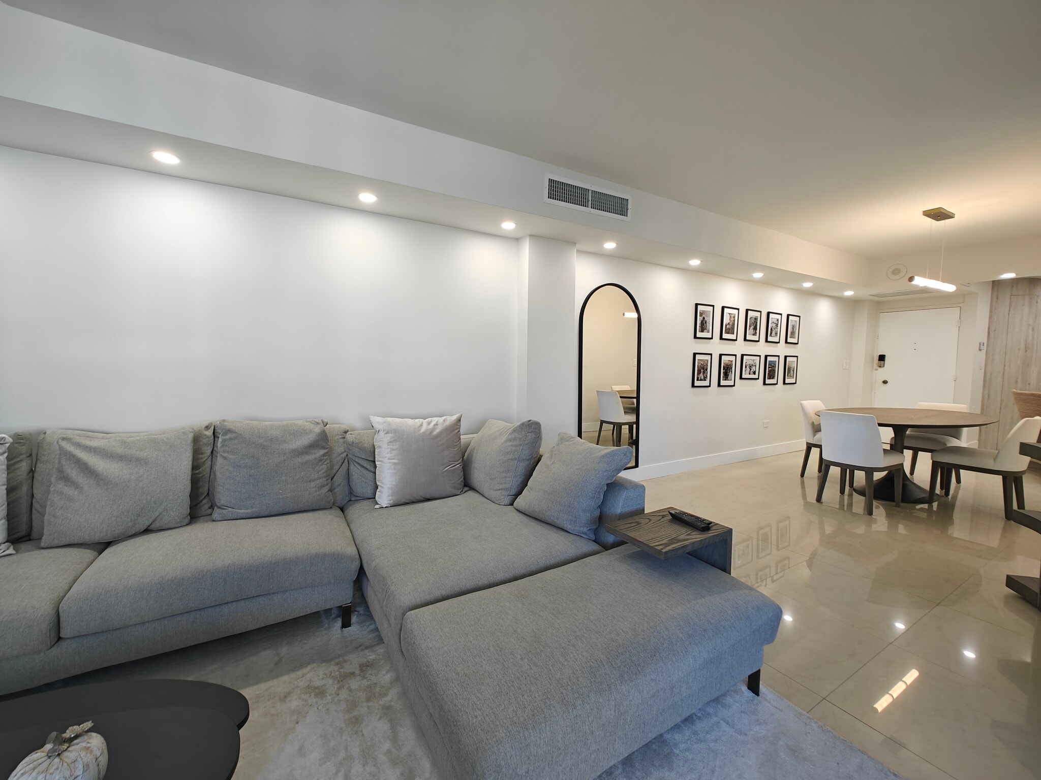 Building Photo - 825 Brickell Bay Dr