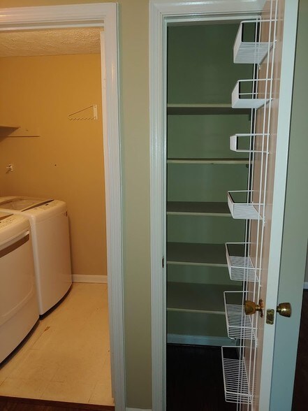 Building Photo - 10129 Oakton Terrace Rd