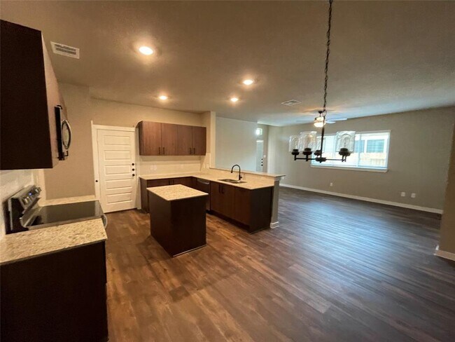 Building Photo - 9765 Grosbeak Ln