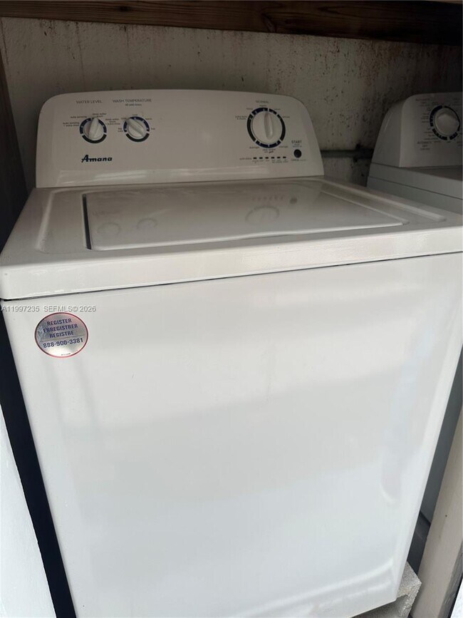 Building Photo - 8401 Crespi Blvd