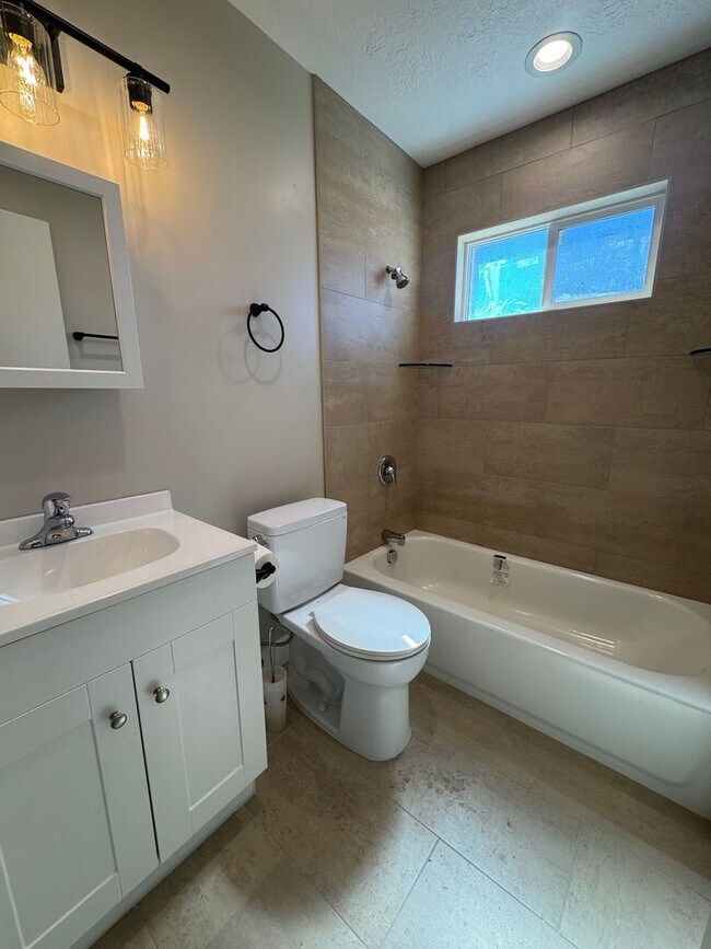 Building Photo - Beautiful home for rent in Salt Lake City!