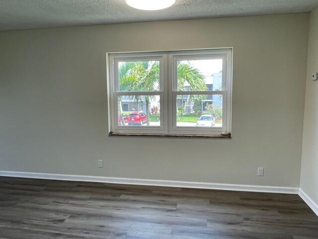 Building Photo - 480 Burgundy N