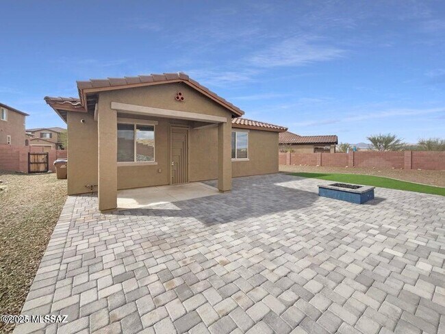 Building Photo - 58834 BRANDING IRON Ct