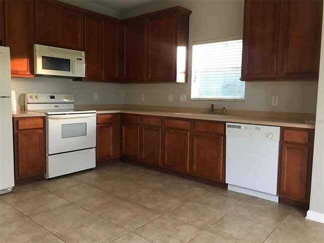 Building Photo - 420 Moss View Cir