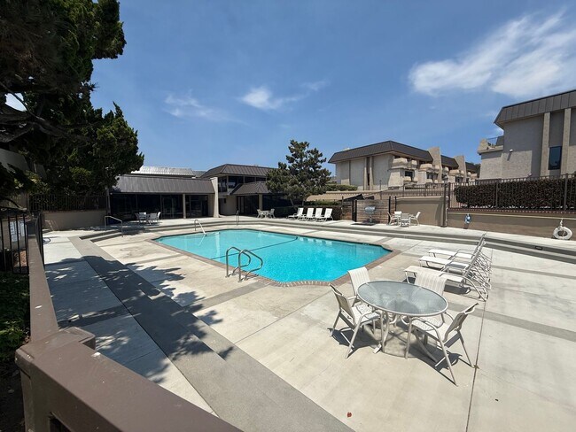 Building Photo - Del Mar Beach Club 2bd/2ba Condo