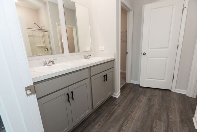 Building Photo - For Rent | Like-New 3 Bedroom, 2 Bath Home...