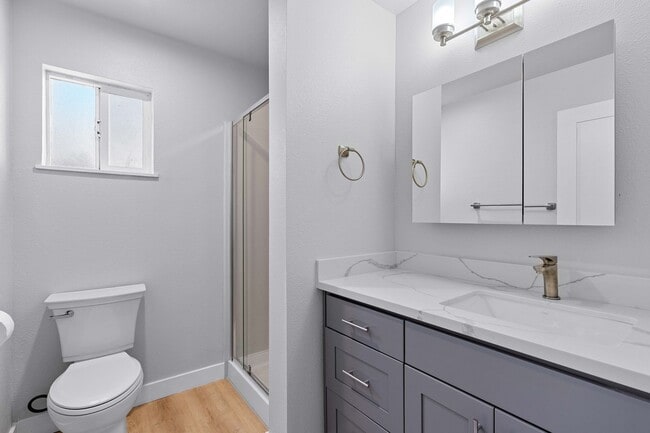 Building Photo - 1305-1321 Laurel Street